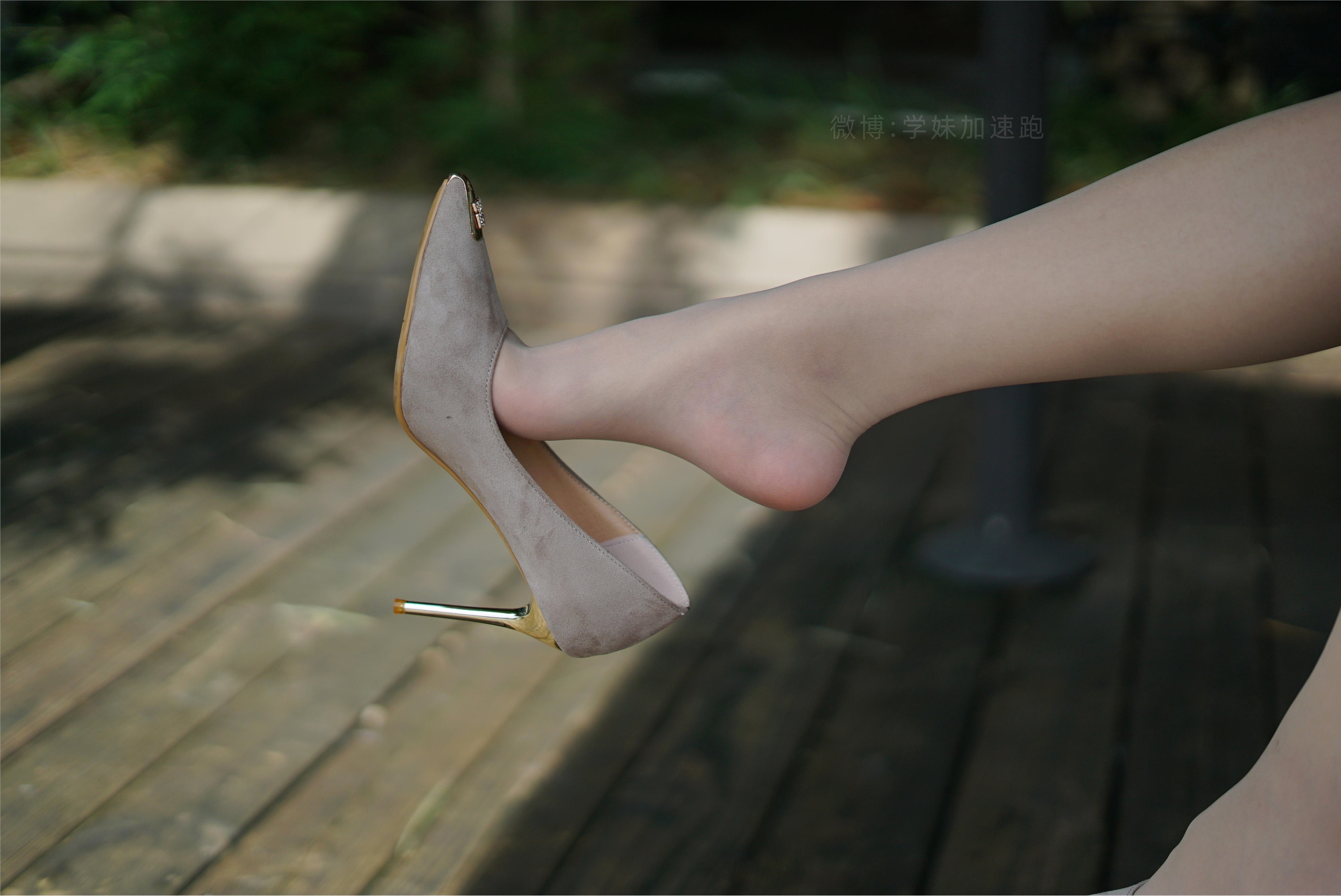 学妹加速跑 XM077《桌上起舞的彤彤》